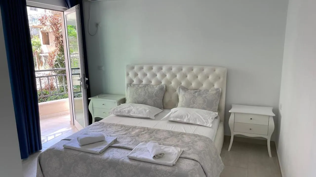 Apartment Cheerful Home! Sarande